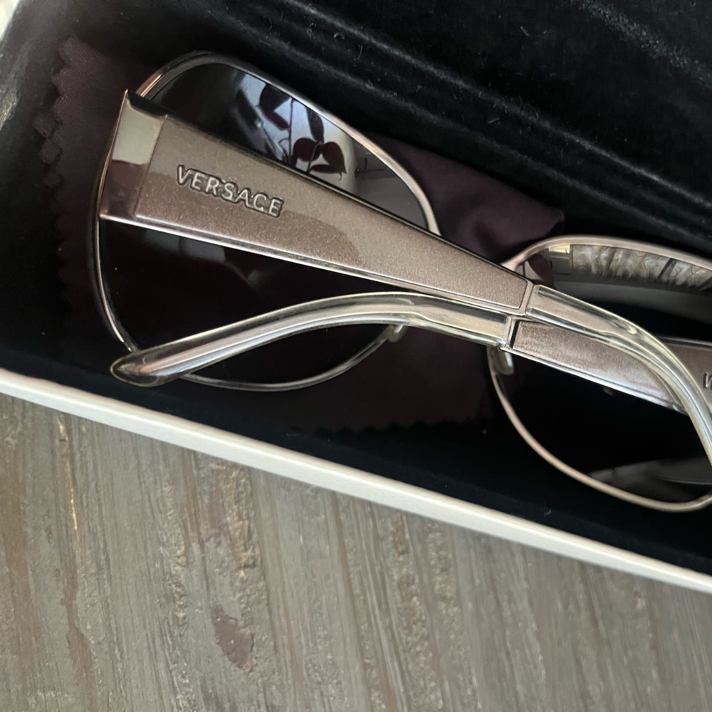 VERSACE Made in Italy Sunglasses - Picture 16 of 16